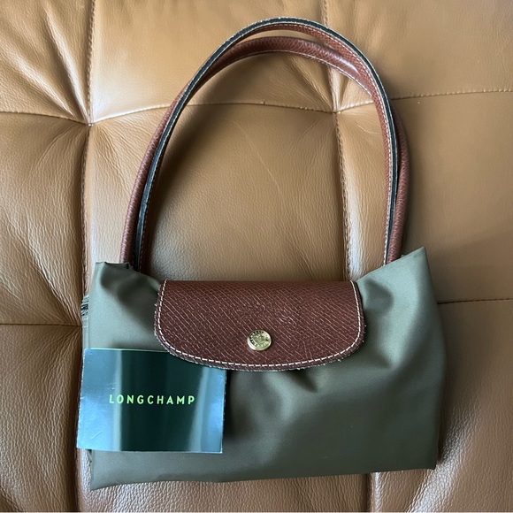 Longchamp Handbags - EUC Longchamp Medium Le Pliage Nylon Shoulder Tote